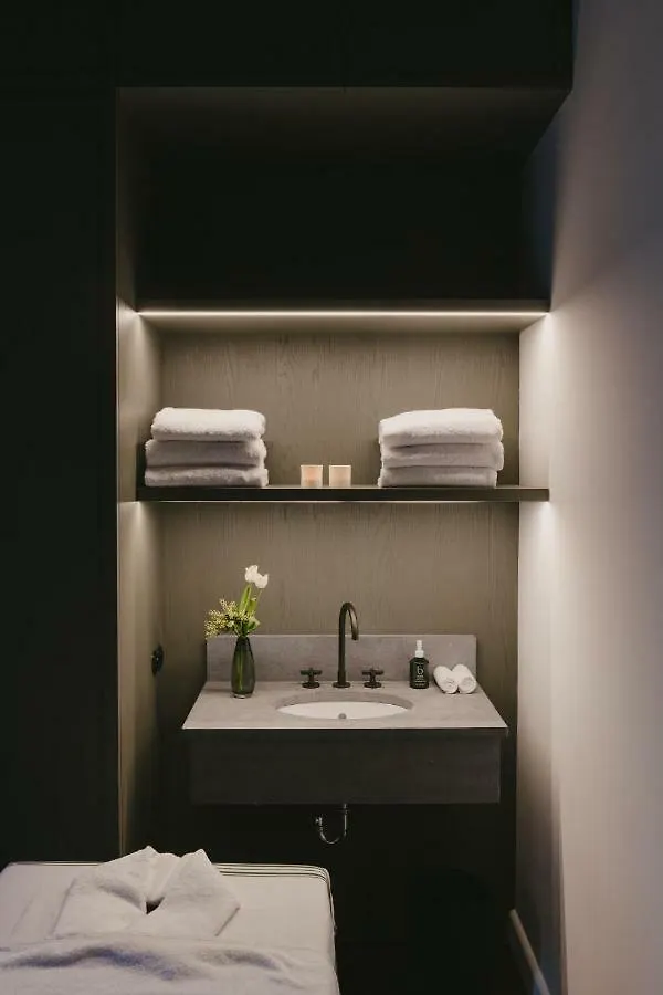 ****  August Hotel Antwerpen België